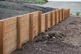 timber sleeper retaining wall (horizontal, with gravel base)