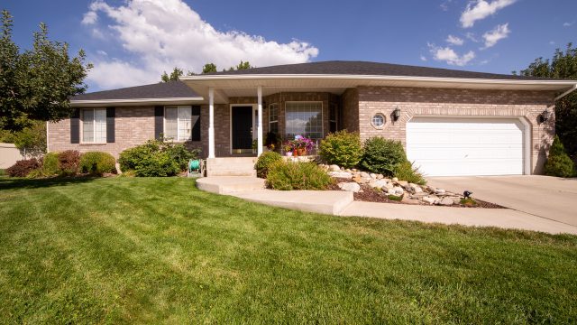 Why Should Homeowners Invest in Landscaping and Gardening?